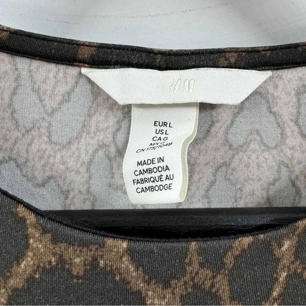 H&M Leopard Print Short Sleeve Top Size Large Sleek Finish - Picture 4 of 5